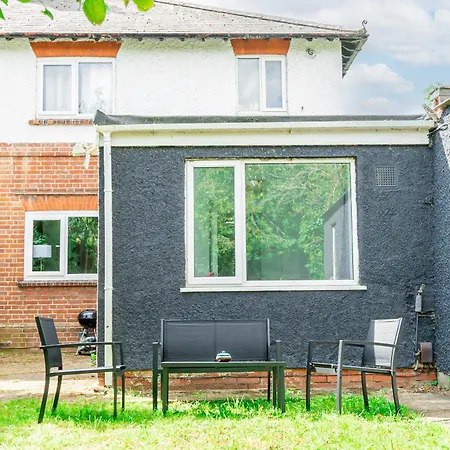 Charming 2-Bedroom Flat With A Garden And Free Parking At Abingdon Oxford Exterior photo