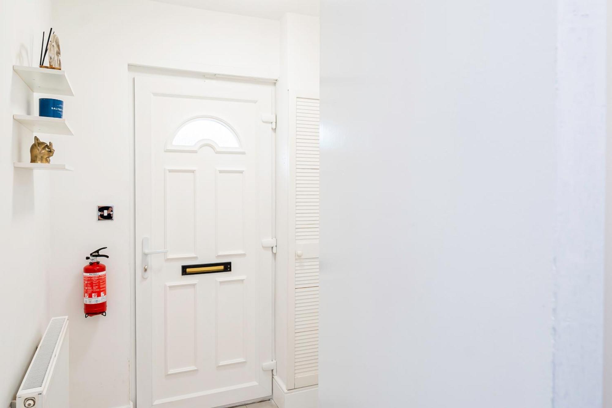 Charming 2-bedroom Flat With A Garden And Free Parking At Abingdon *